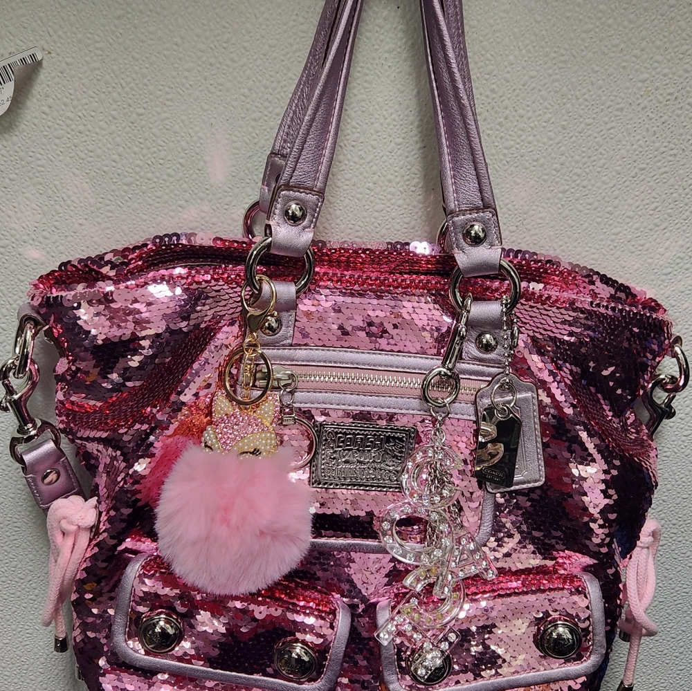 Coach Pink Shoulder Bag with Leather Straps and Gold Hardware